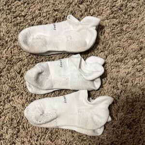 Feetures White Ankle Socks Trio SMALL